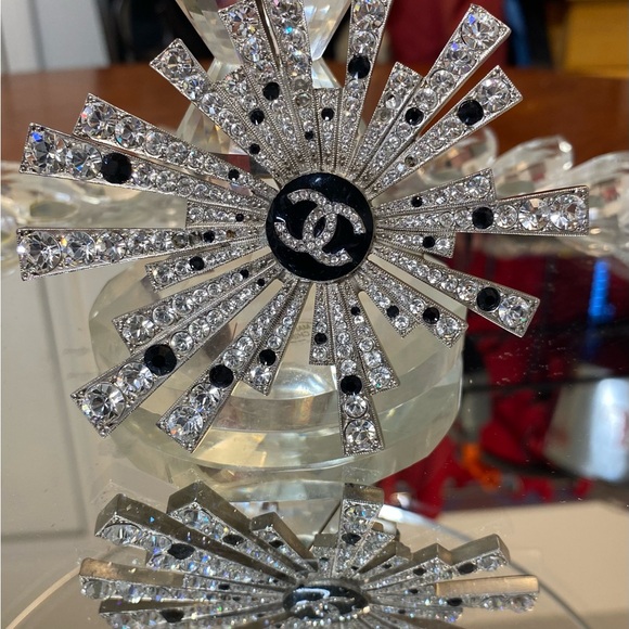 CHANEL Black and Silver Crystal Starburst Decor - Picture 1 of 11